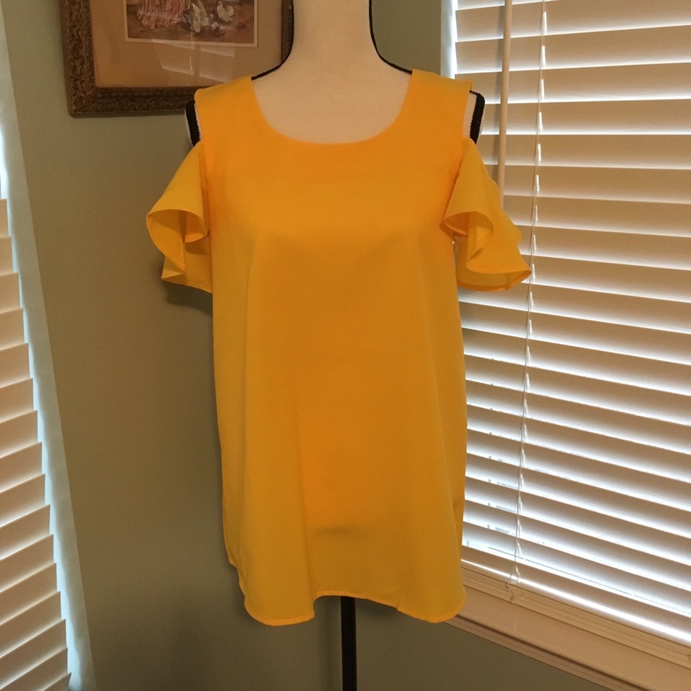 Avon Signature Collection top. Size M/M (10-12).